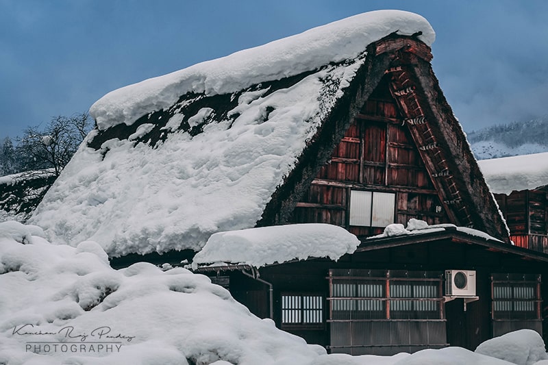 Gassho-zukuri means "constructed like hands in prayer" as the steep thatched roofs of the farmhouses resemble the hands of Buddhist monks pressed in prayer together. 